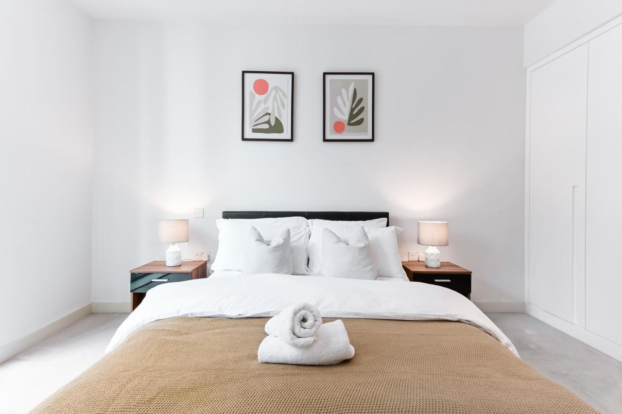 Khayat Homes - The Owelor - Two Bed London Exterior foto